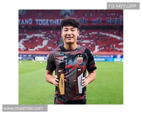 中国足球明星踢球风采解析 从李霄鹏到武磊的成长与成就 中国足球明星踢球风采解析 从李霄鹏到武磊的成长与成就